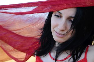 Vopsirea naturală a părului cu Henna Mandala Negru și Indigo