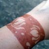 tatuaj temporar cu henna pe mana